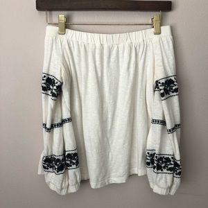 A&E | Off the Shoulder Embroidered Top
